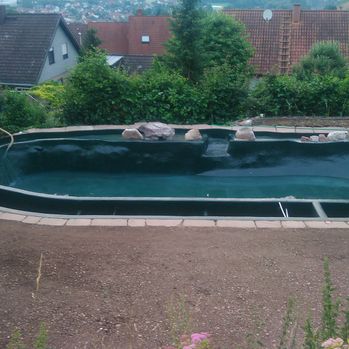 Pool im Garten mit Ausblick