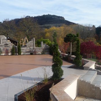 Harmonischer Garten mit Ausblick